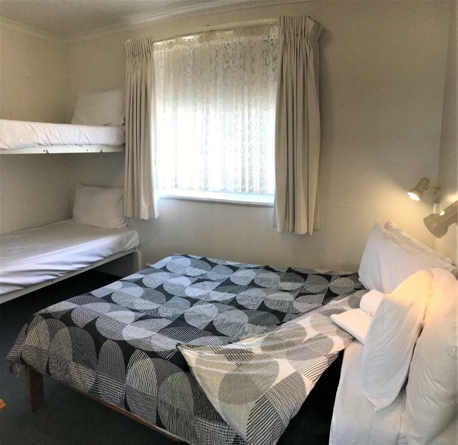 Kon Tiki Apartments 바테만스베이 외부 사진