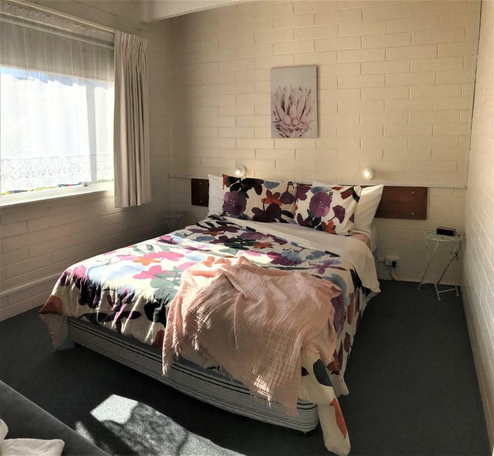 Kon Tiki Apartments 바테만스베이 외부 사진