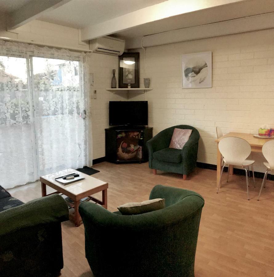 Kon Tiki Apartments 바테만스베이 외부 사진