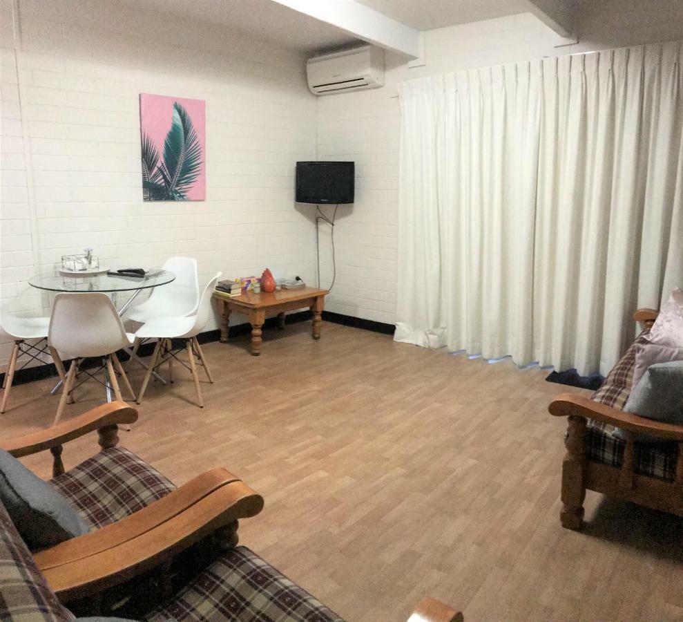 Kon Tiki Apartments 바테만스베이 외부 사진
