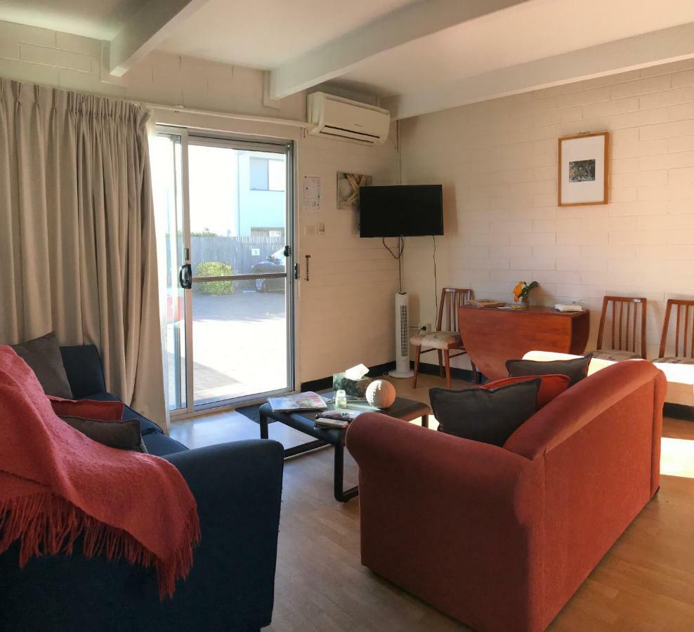 Kon Tiki Apartments 바테만스베이 외부 사진