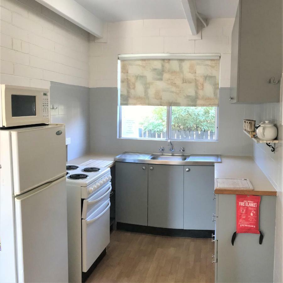 Kon Tiki Apartments 바테만스베이 외부 사진